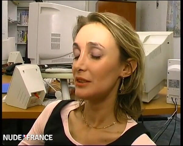 Nude in France: Super populární student šuká ředitele vysoké školy.