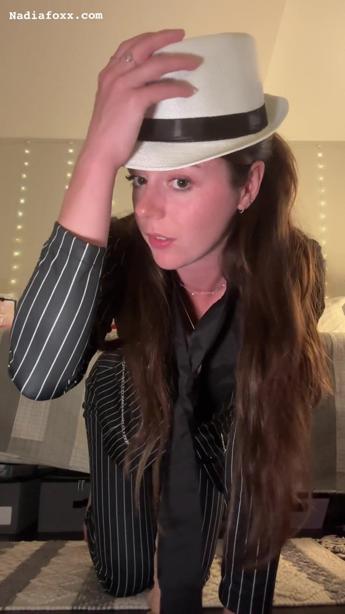 Nadia Foxx: Дівчина в краватці жорстко катається на тобі - їзда на ділдо, відео від першої особи