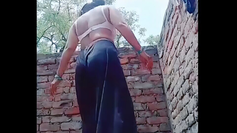 TricolorMusic3: 朋友们你好，你怎么样，想到今天洗澡时自慰一点。