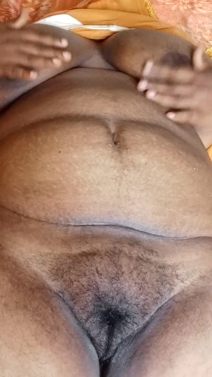 Bedroom: Indian girl pussy in water pumping