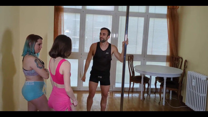 Zeus Ray Straight: मैं अपने दो छात्रों को पोल डांस क्लास देती हूं और हम अंत में चुदाई करते हैं