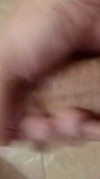 Ragazzo locale si masturba in bagno