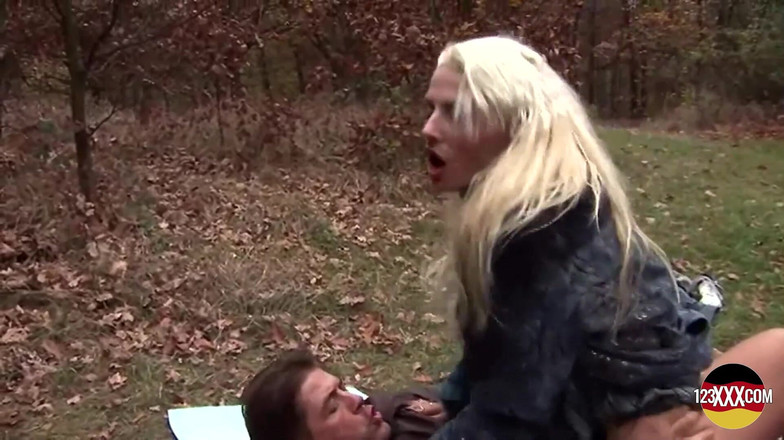 123XXX - Fucked Amateurs in Germany!: सुनहरे बालों वाली दुबली चोदने लायक मम्मी को खुले में सेक्स करने का अनुभव होता है