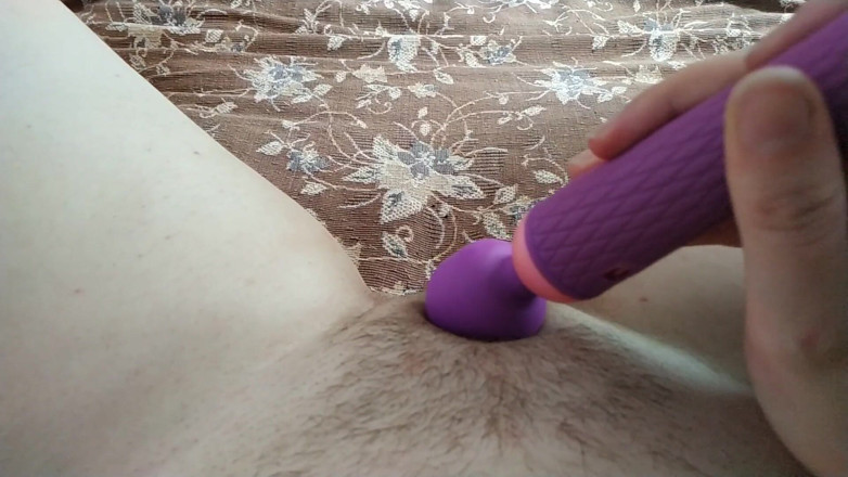 Pussy For Sperm: 天真的热辣少女用振动器射精