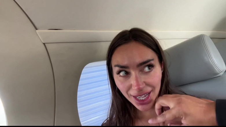 Teddy Tarantino: Sisi Rose wordt geneukt op een privé-jet door Teddy Tarankonos