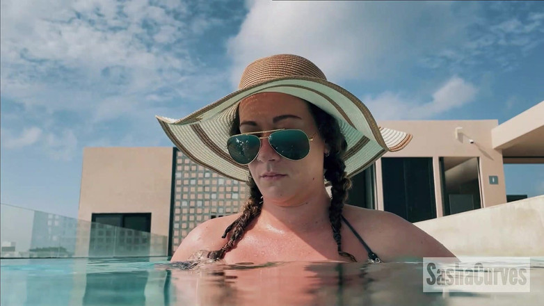 Sasha Curves: Nevlastní rodina Přeruší zábavu obryně