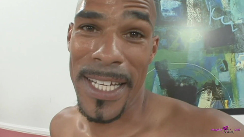 Naughty Black Girls: Cewek nakal rambut pirang dengan toket besar ini pengen nunjukin...