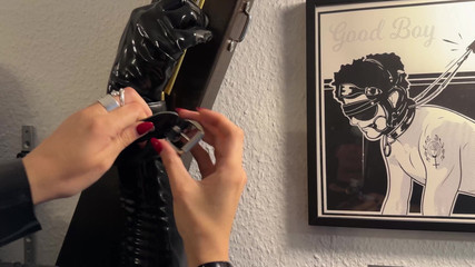 Rubber pervs: Fessée en caoutchouc fesse du pervers