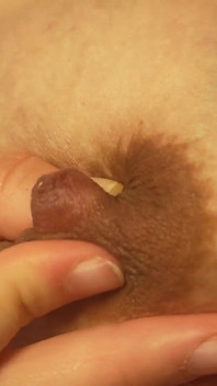 인도 임신한 새엄마 카멜 토 보지가 파란색 레깅스를 입고 자위하다가 팬티와 거유를 가지고 노는 중