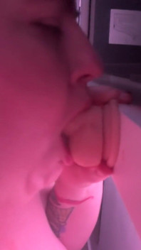 dildo par ganda khoobsoorat vishaalkaay mahila gaiging
