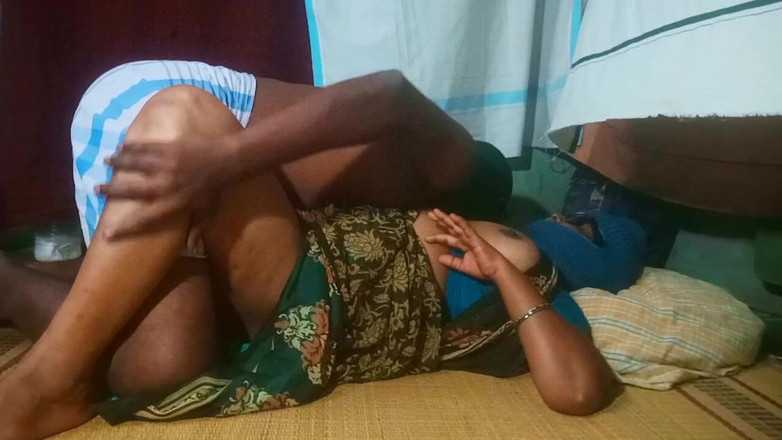 Priyanka314: Indische tante im dorf-stil in selbstgedrehtem video