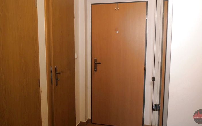 Frankfurt Sex Stories: Spompinato e scopata senza preservativo