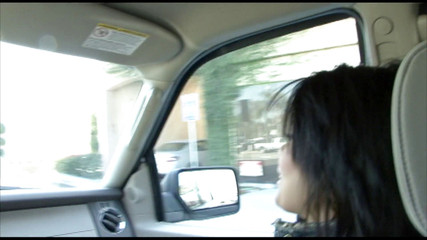 Public Pickup: 她是有史以来最热辣的亚洲人，这就是她处理大鸡巴的方式