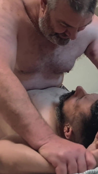 Stříbrný nevlastní otec Boxer vs. Gouine Wrestler - technická dominance