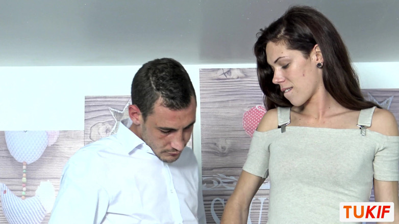 TuKif: Französische brünette macht rimming und einen footjob, bevor sie hart...