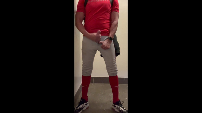 JockDad87: Baseball Dilf Jockdad87 Își Lasă Penisul În Viteză