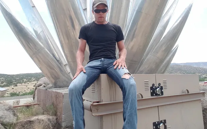 Lapetus: Pissing my jeans on a public sculpture