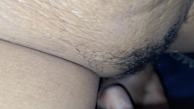 hot suman: 労働者が隣人とセックスする新しいバイラルビデオ
