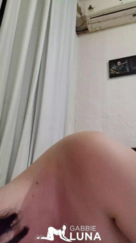 Oh mijn baarmoeder! Jonge vrouw spuit op grote lul!