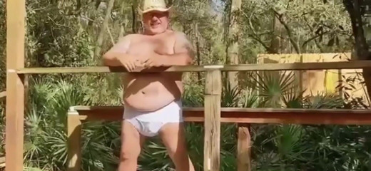 Hand-Free-Daddy-Chub: Fat gym coach has huge cumshots all over