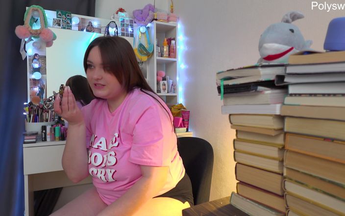 Polly Sweet: Pelakon Rusia merakam video latar belakang solo