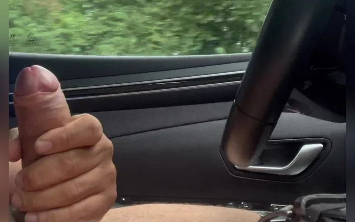 Kadu: Handjob on the Highway While Driving