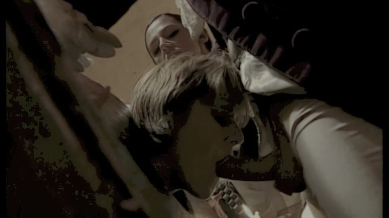 Inthe MILF room: Poddanie się w klatce i jebanie przy świecy