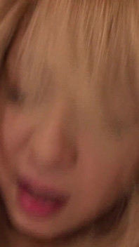 Brudne azjatyckie dziury scena 3_japanese blondynka Araki Hitomi z krzaczastą cipką cieszy się dojrzałym mężczyzną
