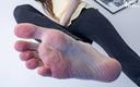 Czech Soles - foot fetish content: Reuzin grote voeten stompen, verpletterend en pov aanbidden (4k 2160p)