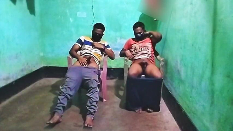 Desi Tits: Arkadaşlar arasındaki cinsel gerginlik (eşcinsel gerçeklik hikayesi)