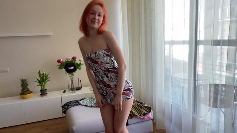 Sheryl X Sinclair: Anprobieren sie es mit einem HaulSkirts. Nackte ankleiden.