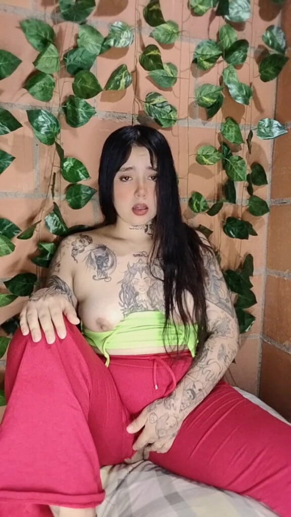 Dalyla: Cali搭便车一边观看她的邻居