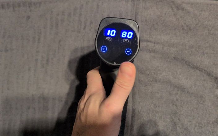 Creativezs: Uncut Cock - Cumming Hands Free with Massage Gun