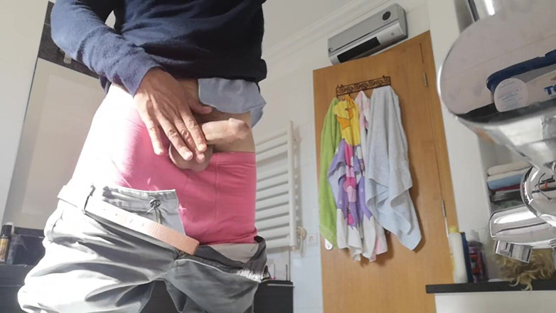 Rafael Torreano: Wanking in My Girlfriends Bathroom