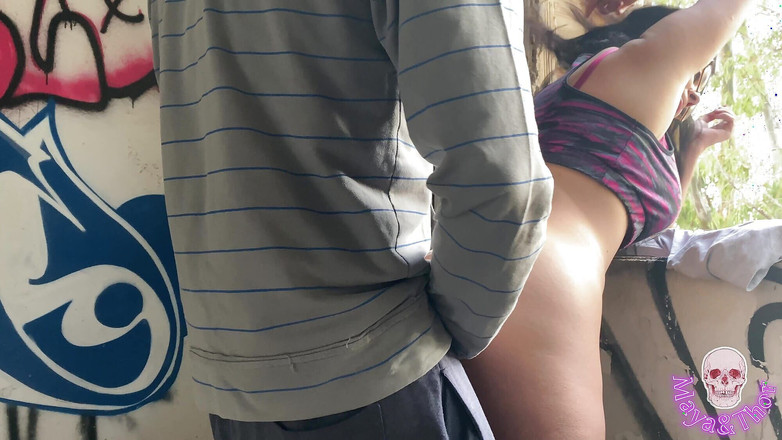 Mayay Thor X: 在瓦砾中为美味的丰满熟女中出