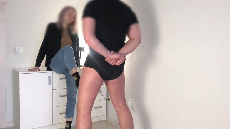 Amateur_fetish: Genç kıza taşak ezme 2 | açı 2