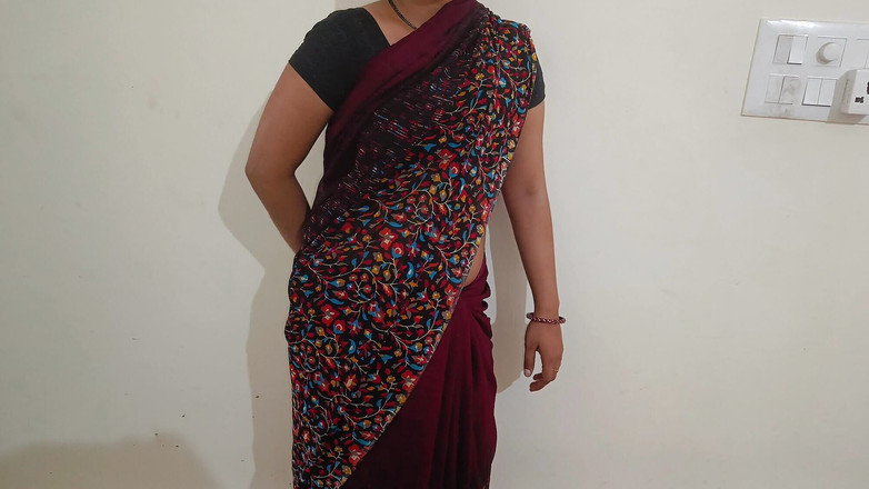 YOURAMRITA04: Une jeune mariée sexy se fait baiser par son demi-frère...