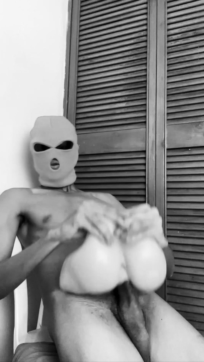 Black-2001: Gruesa bbc destruyendo mi Fleshlight hasta la corrida masiva