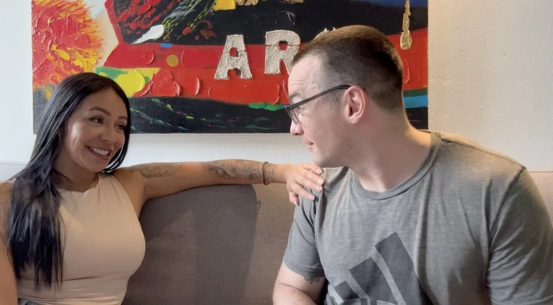 Andres Acosta: Sexy latina MILF od vedle sdílí šokující tajemství s plachým sousedem