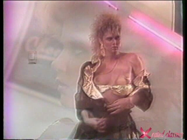 Pornstar Legends: Ginger Lynn Menari