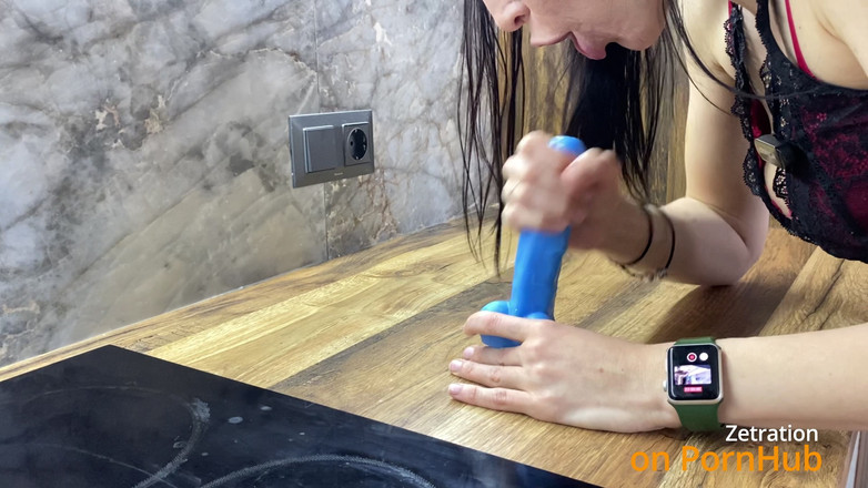 Zetration: 발 페티쉬 키친 솔로 - 발바닥으로 놀리고 파란 딜도로 섹스하는 마누라