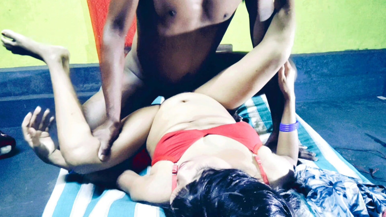 Ayesha_MirzaXPro: Poiché la signora è sola a casa, fa sesso con il...