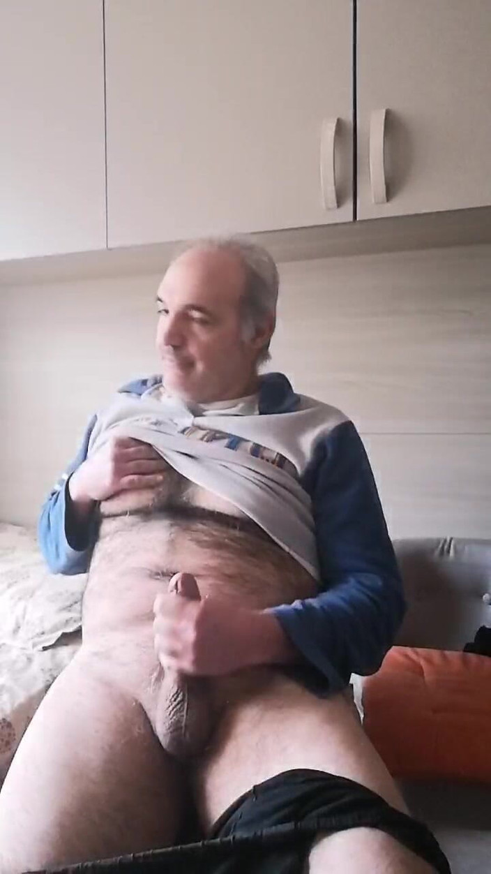 Setesesso7: Samedi matin il est temps de branler ma bite bien...