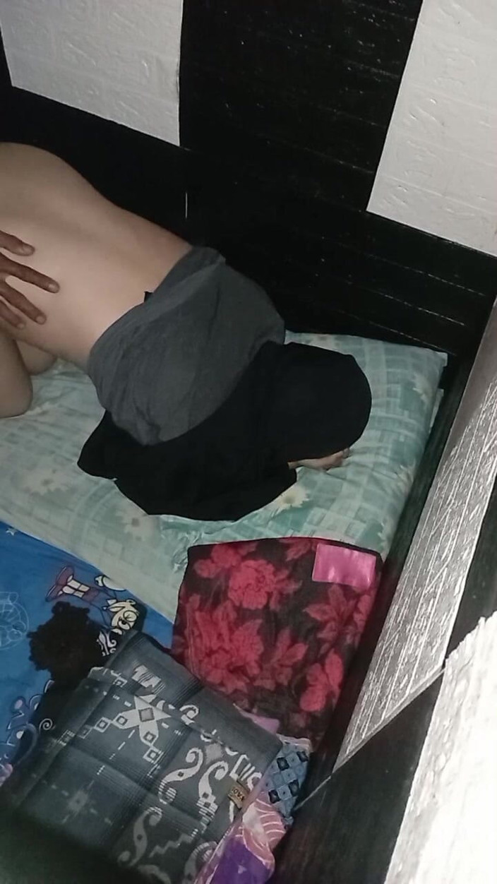 Famly sex: De kont van een hijab Aziatische vrouw, ze schreeuwt van...