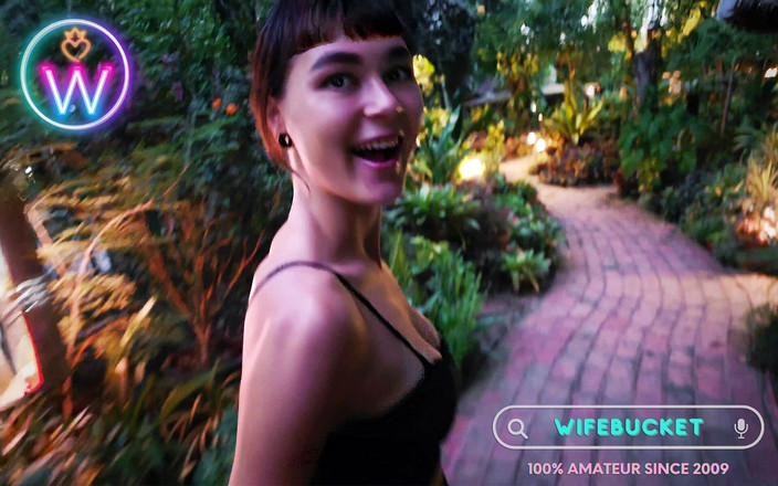 Wifebucket: Wifebucket amateurs - celebrando il nostro amore, dalla cena alla colazione...