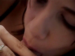 Orgsex: Seorang remaja menghisap dua si sesat tua