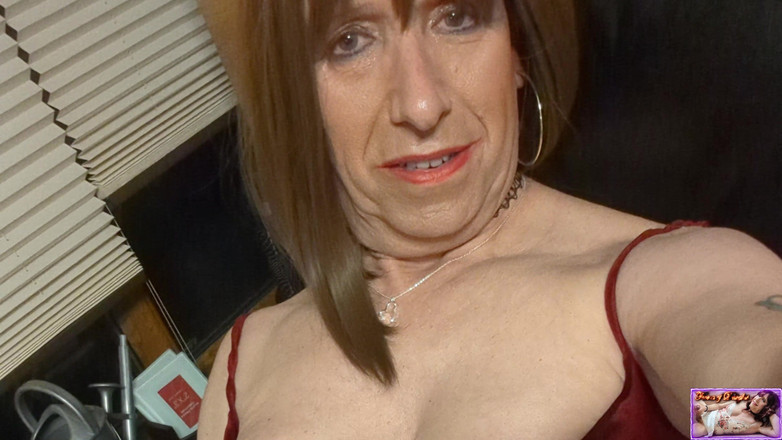 Fiona of Delights: Elegante dame wichst ihren schwanz für dich