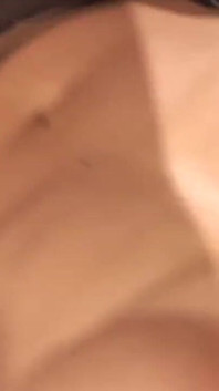 Blondă țâțoasă face striptease în lenjerie pentru a satisface o pulă
