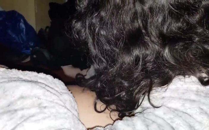 Real homemade BBW BBC porn: İki erkek bir kadın parmaklanıyorken büyük zenci emiyor
