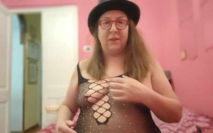 Veronica Rossi: Veronica Rossi Official - Queen of Phallocracy